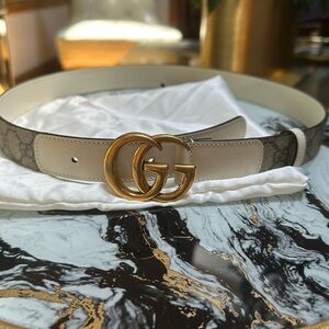 Beautiful Gucci belt. New without tags. Never worn 💜